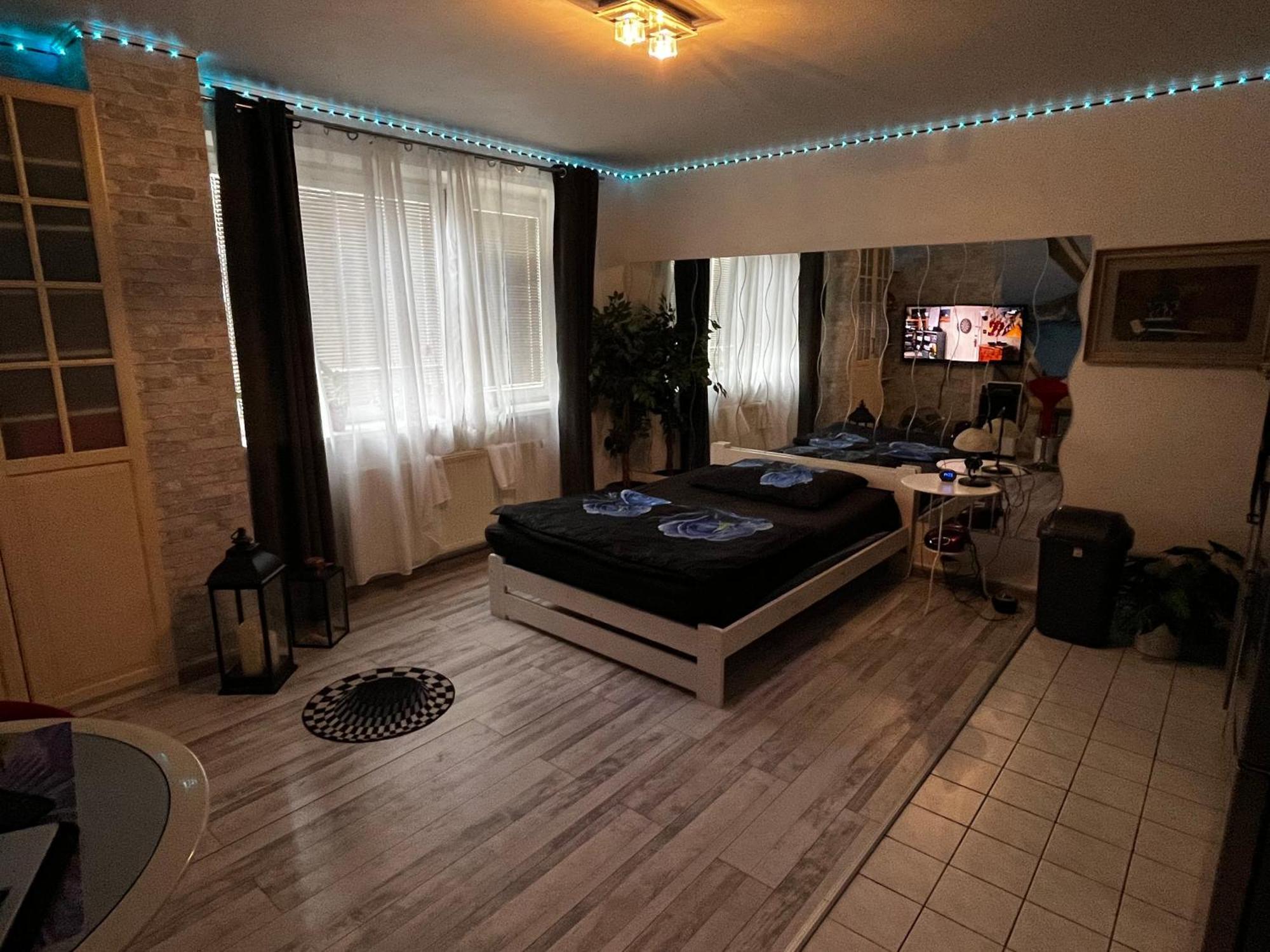 Monfas Apartment Provence In Praga Esterno foto